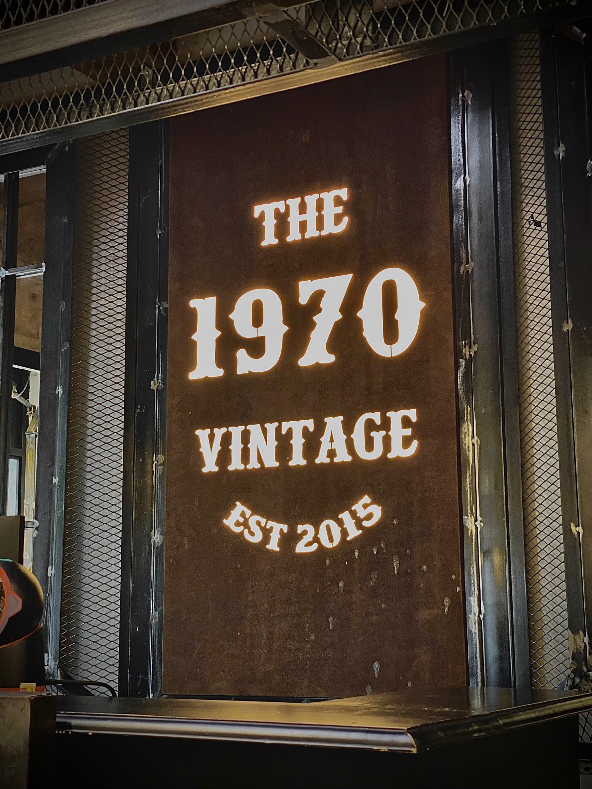 Install rust effect iron sign set for Vintage 1970 fashion store