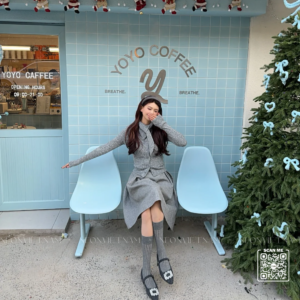 Cafe waiting chair, plastic seat